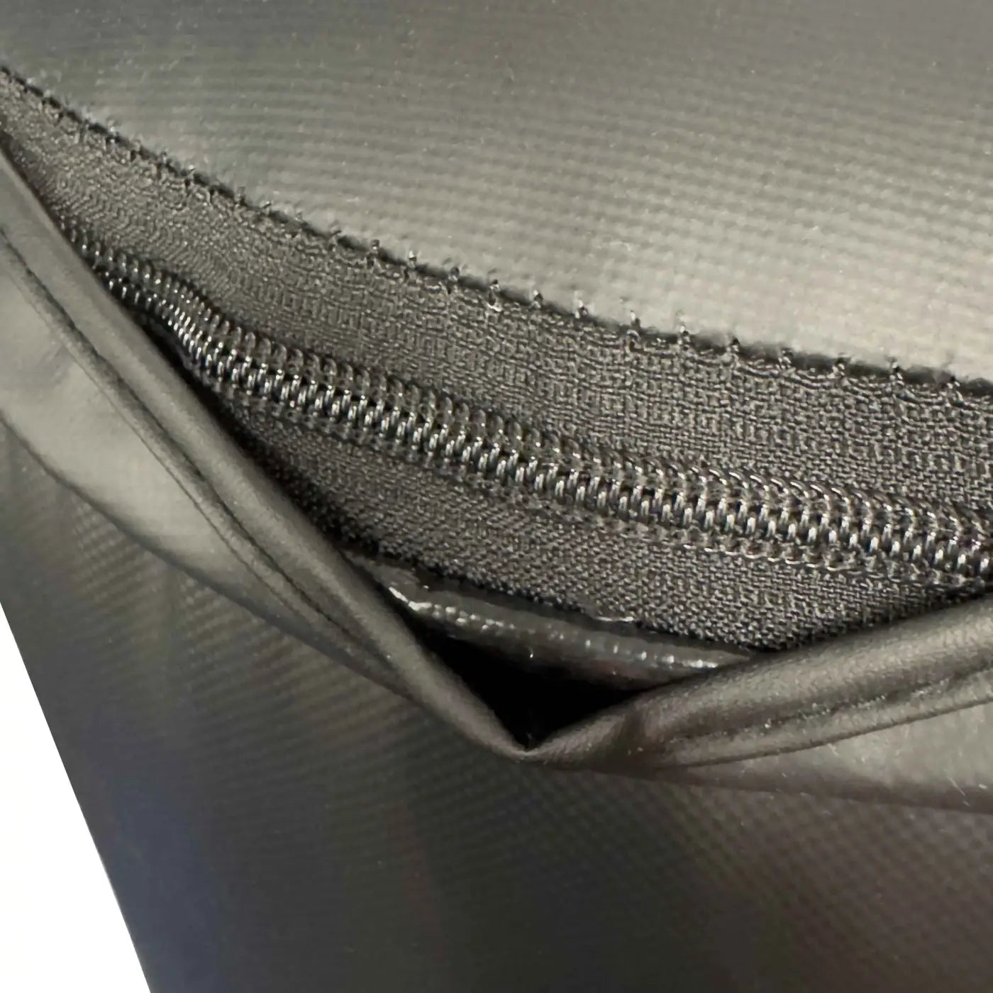 Gray textured fabric of gym gear 40kg 4ft punchbag with metallic zipper and reinforced stitching built for home use