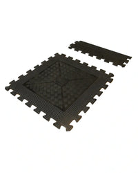 Black rubber interlocking gym floor mat with textured diamond patterned center and raised edge for uk delivery